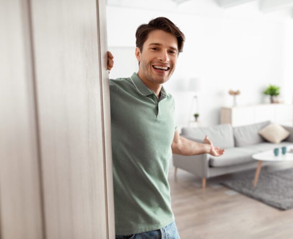 shutterstock 2074597222 1 768x627